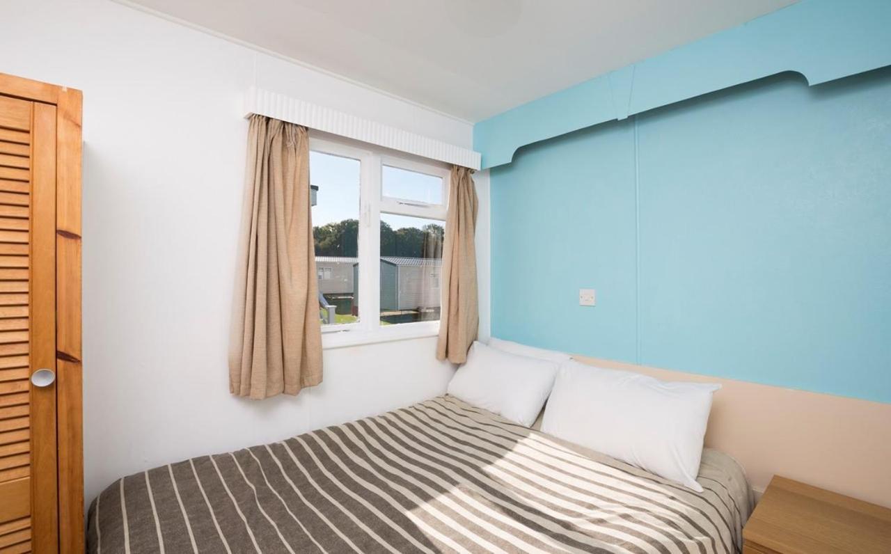 Whitecliff Bay Holiday Park Бембридж Экстерьер фото